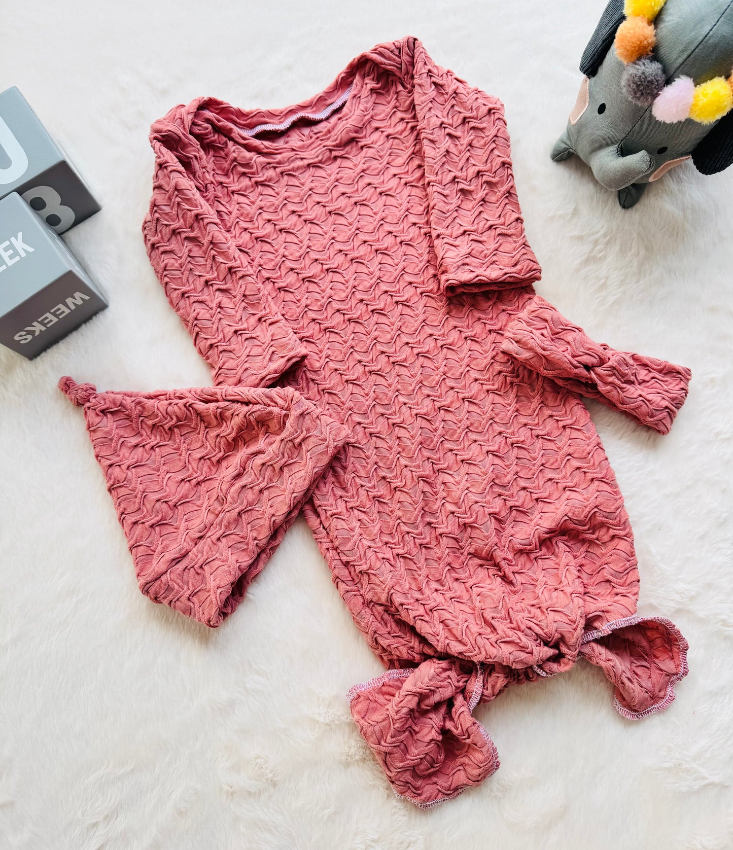 Dusty pink textured knotted gown with hat and headband, 0-3 months